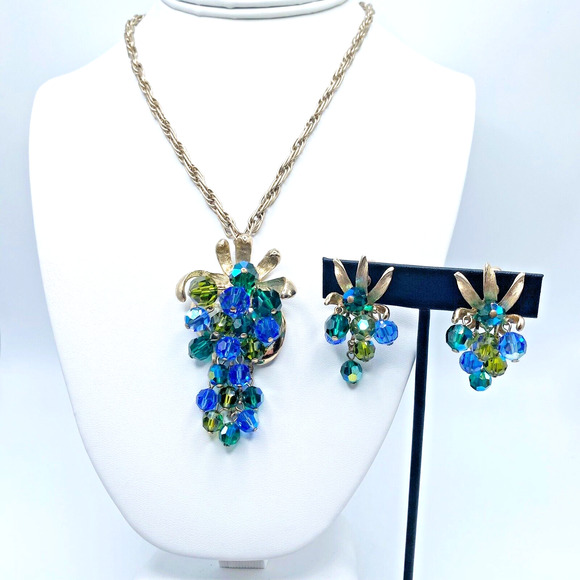 VTG Blue Green Grape Cluster Necklace Earring Set AB Glass Fruit Articulated MCM - Picture 2 of 12